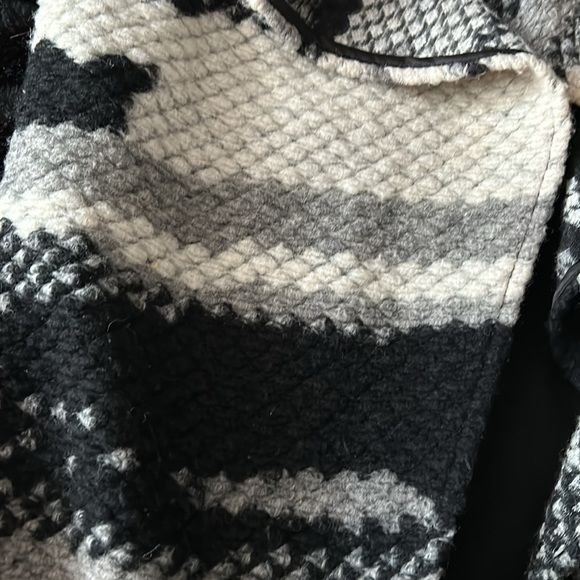 Vest - Picture 3 of 5